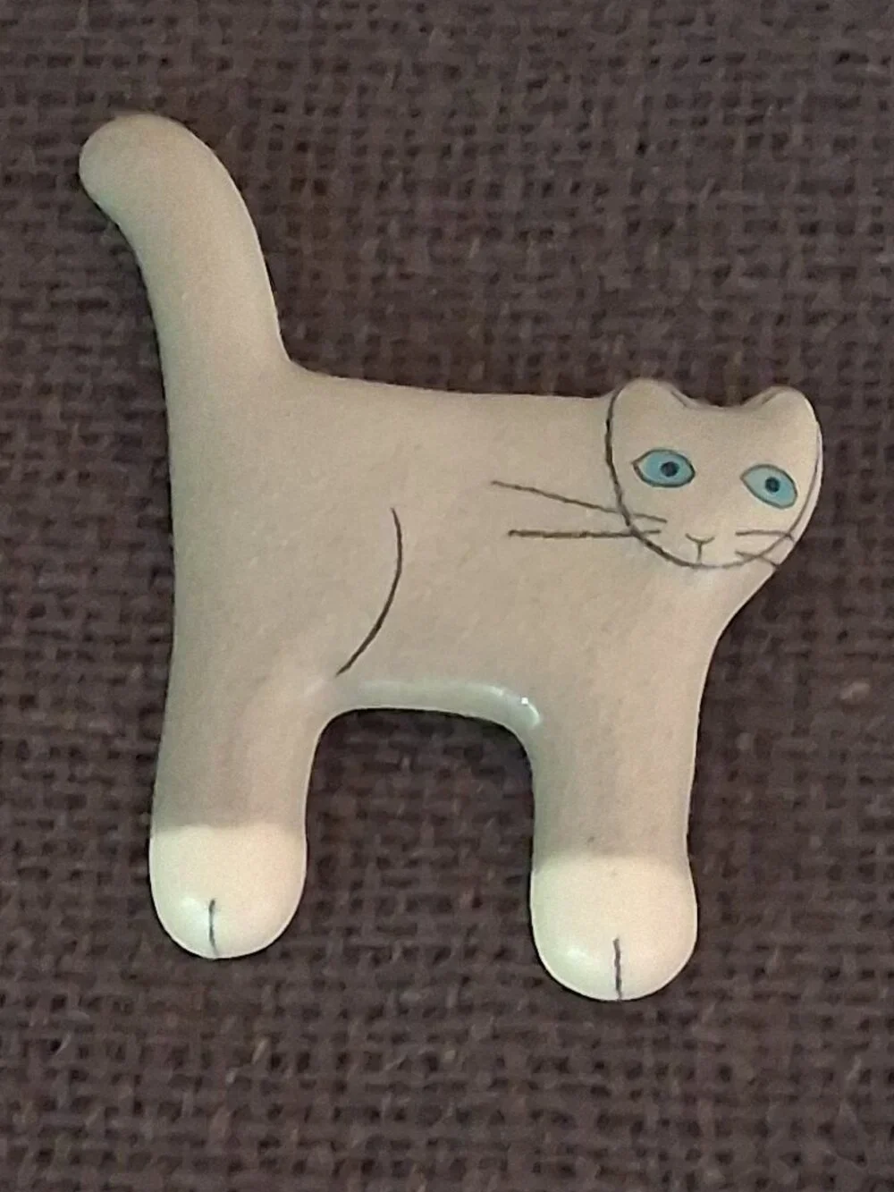 Vintage 1986 Tina Mor Signed Ceramic Cat Pin Brooch Whimsical Blue Eyes